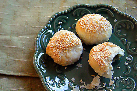 Food Porn: Chinese Biscuits (蟹壳黄)