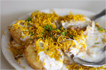 Dahi Aloo Puri