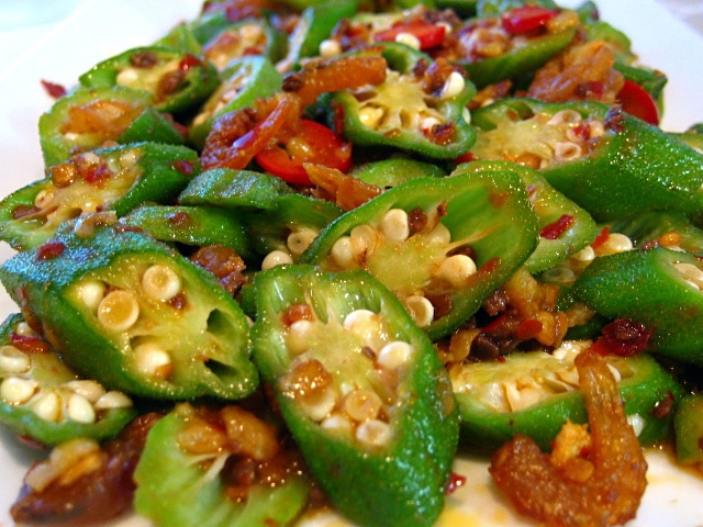 stir-fried ladies fingers / okra with dried shrimp and belacan Malaysian style
