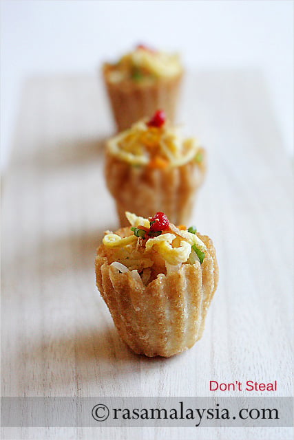 Nyonya Kuih Pie Tee (Top Hats)