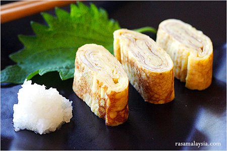 Japanese Food: Rolled Omelet (Tamagoyaki)