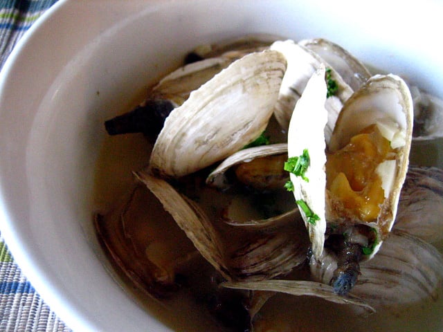 Soft Shell Clams Steamed in Garlic-Butter Broth