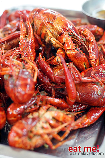 Aromatic and Spicy Crawfish in Shanghai (上海香辣小龙虾)